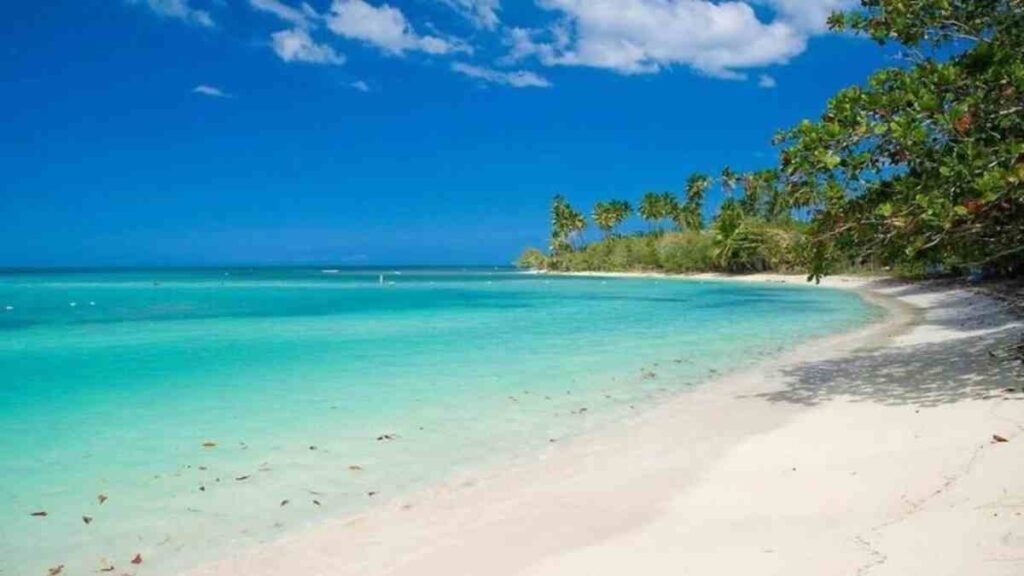 Puerto Rico Playas, Playa Sucia beach