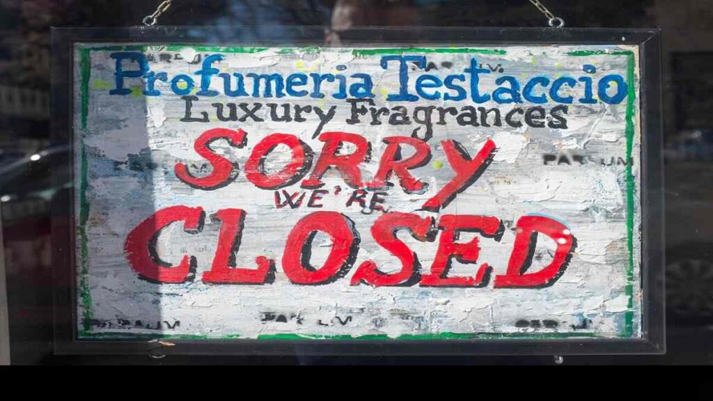 Rome in November, closed shop sign