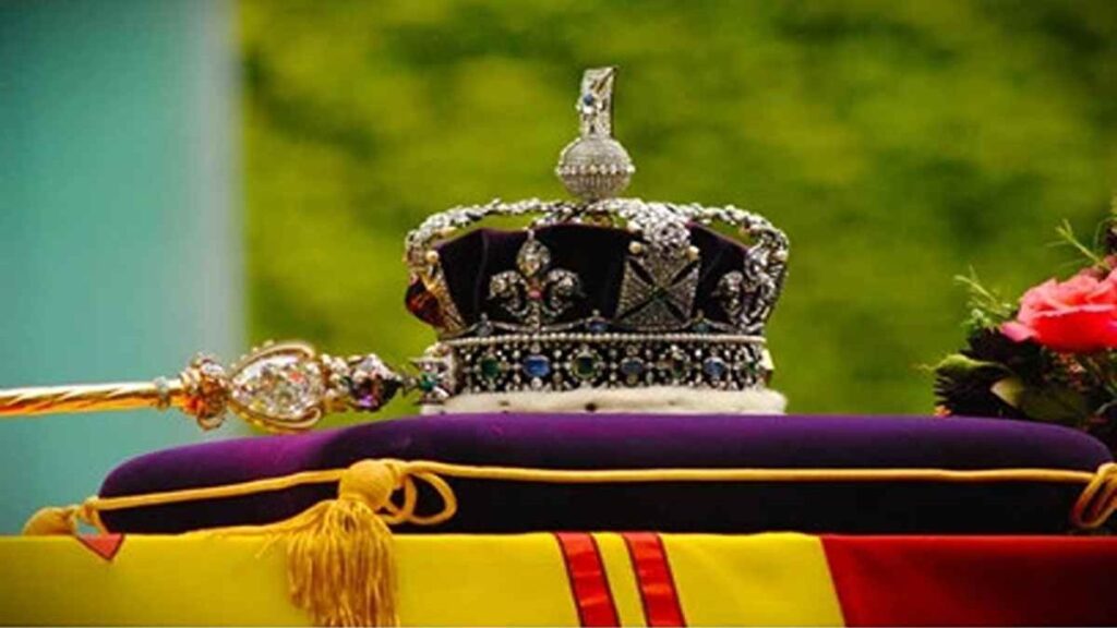 Family trips to London England, Crown Jewels display