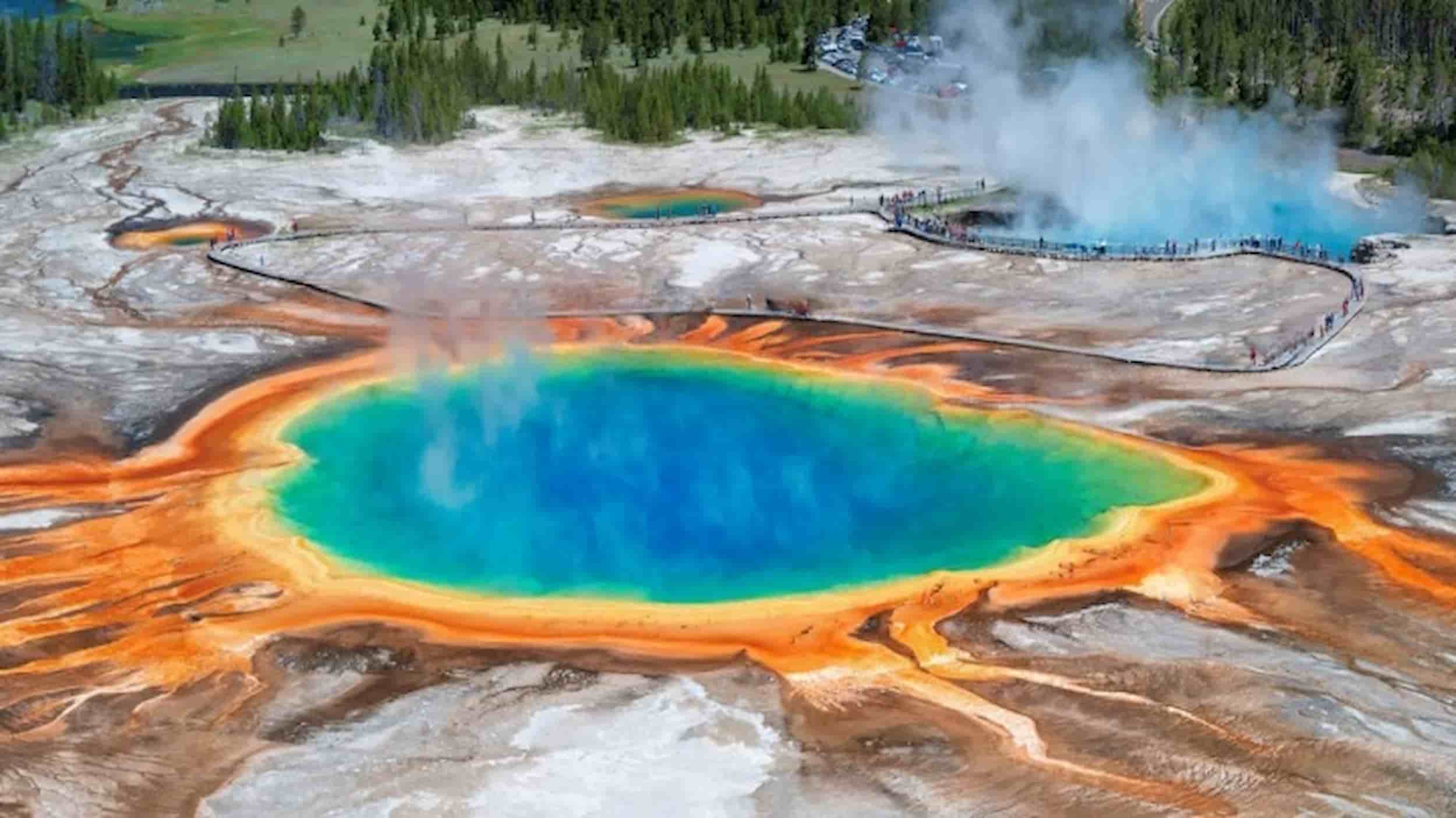 Grand Prismatic Spring Yellowstone, old geyser