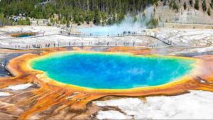 Grand Prismatic Spring Yellowstone, view
