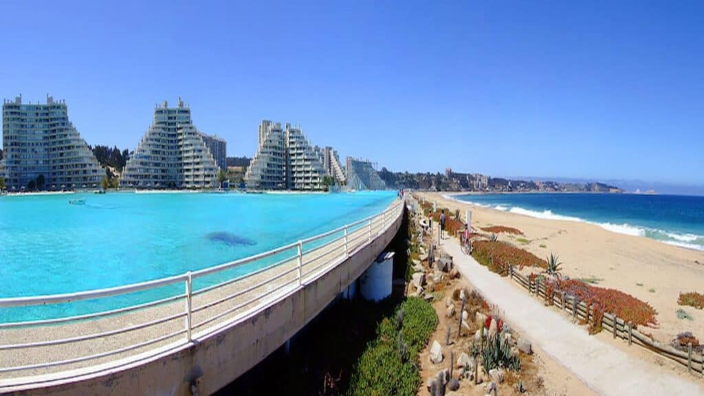 Largest swimming pool in the world, hotels