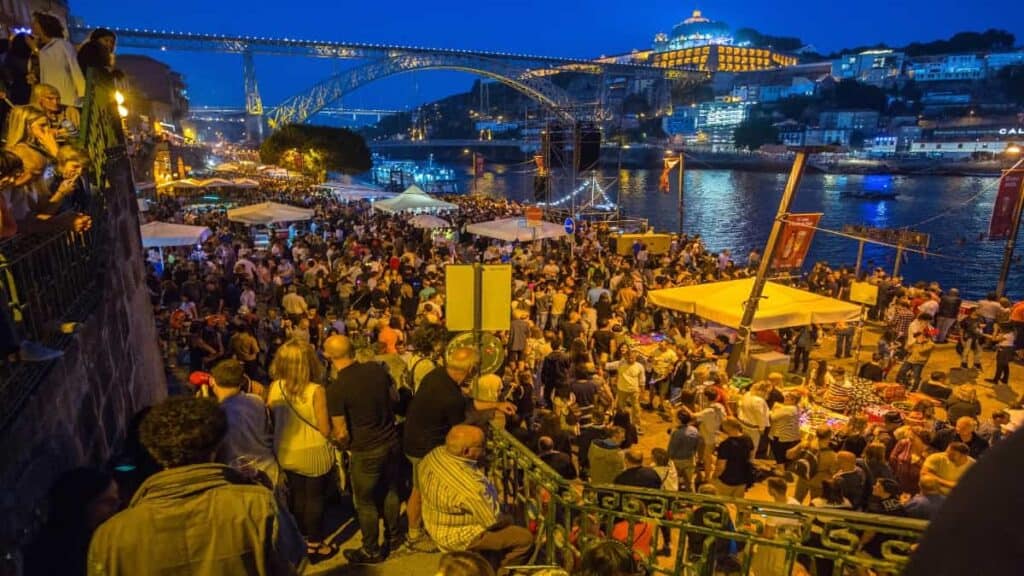 Sightseeing in Porto Portugal, nightlife