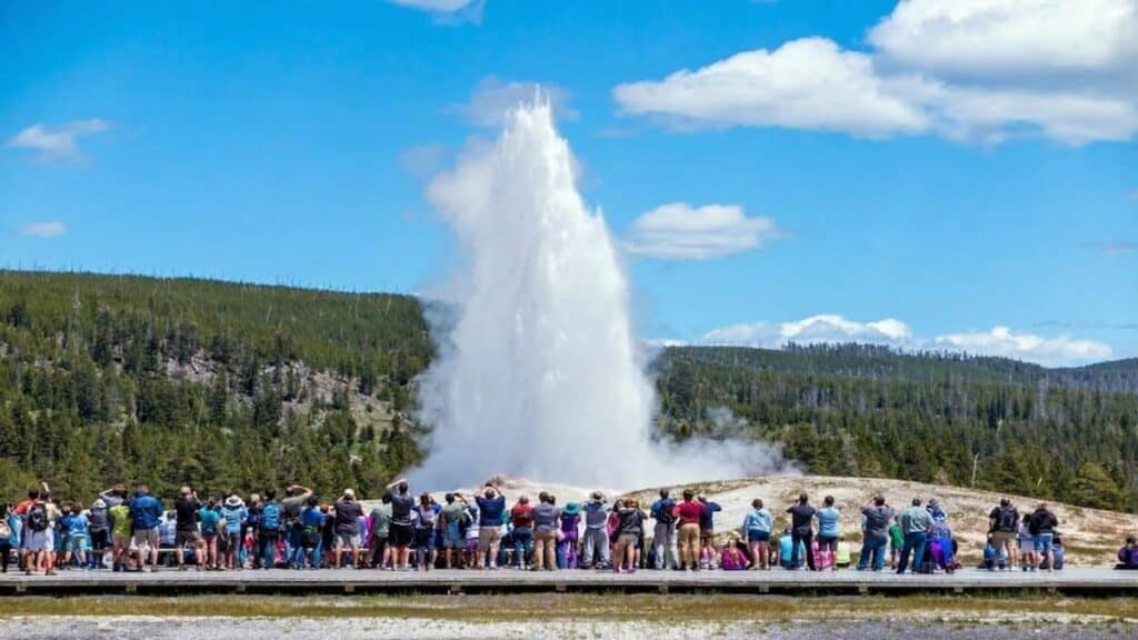 Grand Prismatic Spring Yellowstone, Old faithful