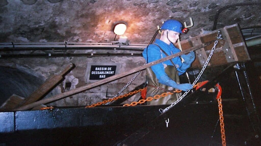 Paris Sewer Tour, Paris egouts figure