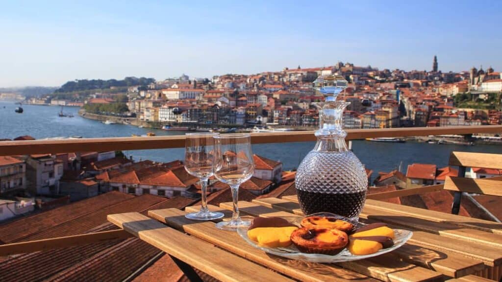 Inexpensive summer vacations, day out in Portp