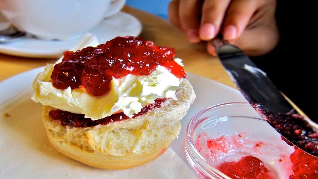 Popular British meals, Scones with cream