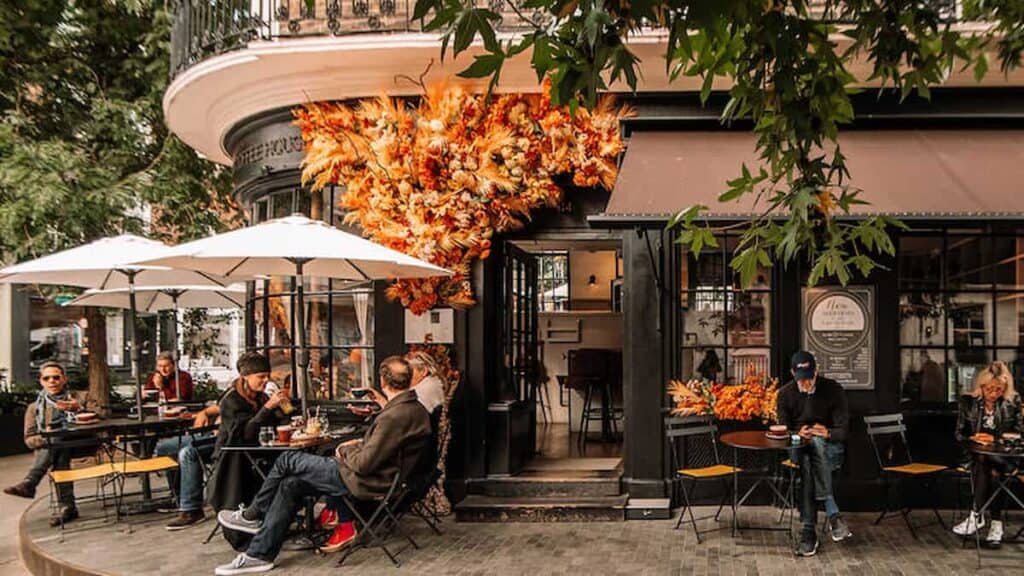 Family Trips to London England, Tom Tom coffee house