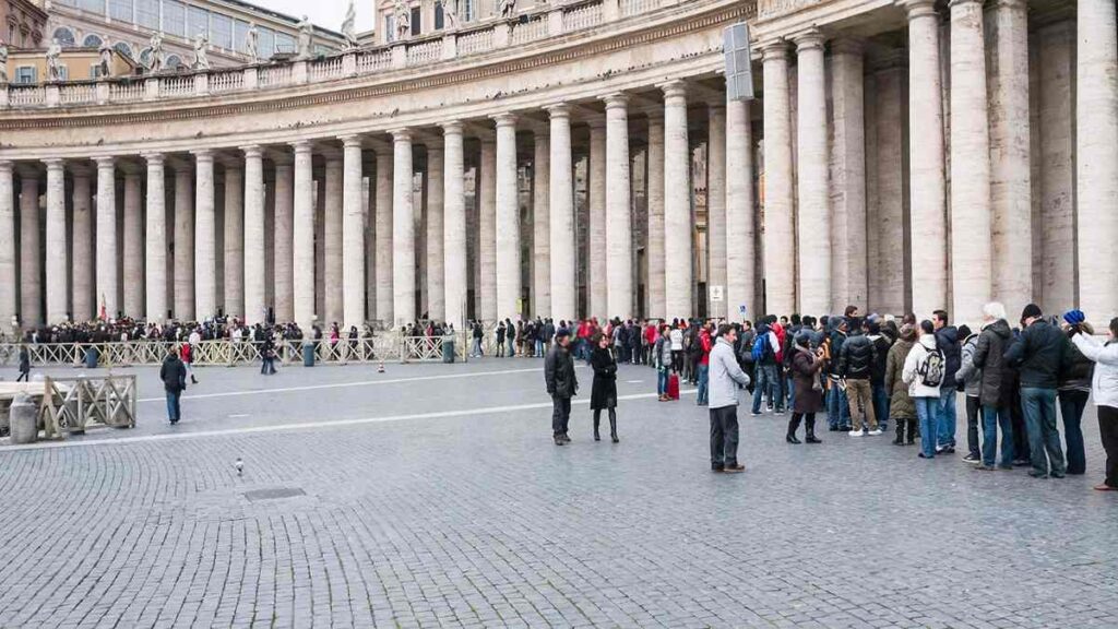 Rome in November, Vatican queue