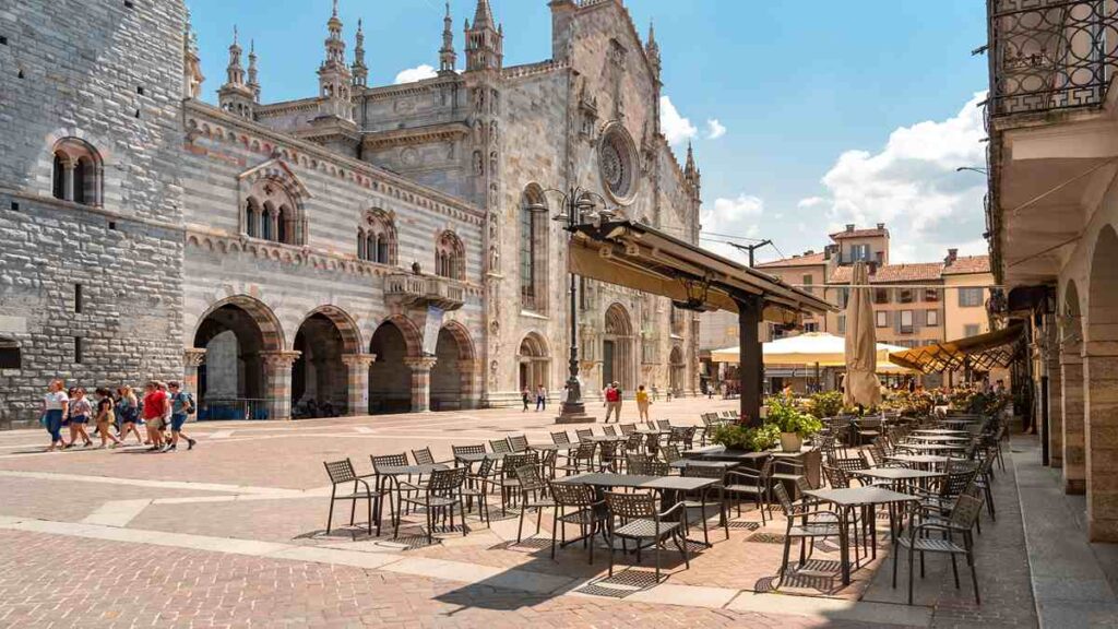 Where to stay on Lake Como, cathedral piazza