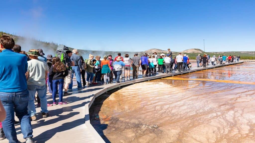 Grand Prismatic Spring Yellowstone, crowd Grand Prismatic spring