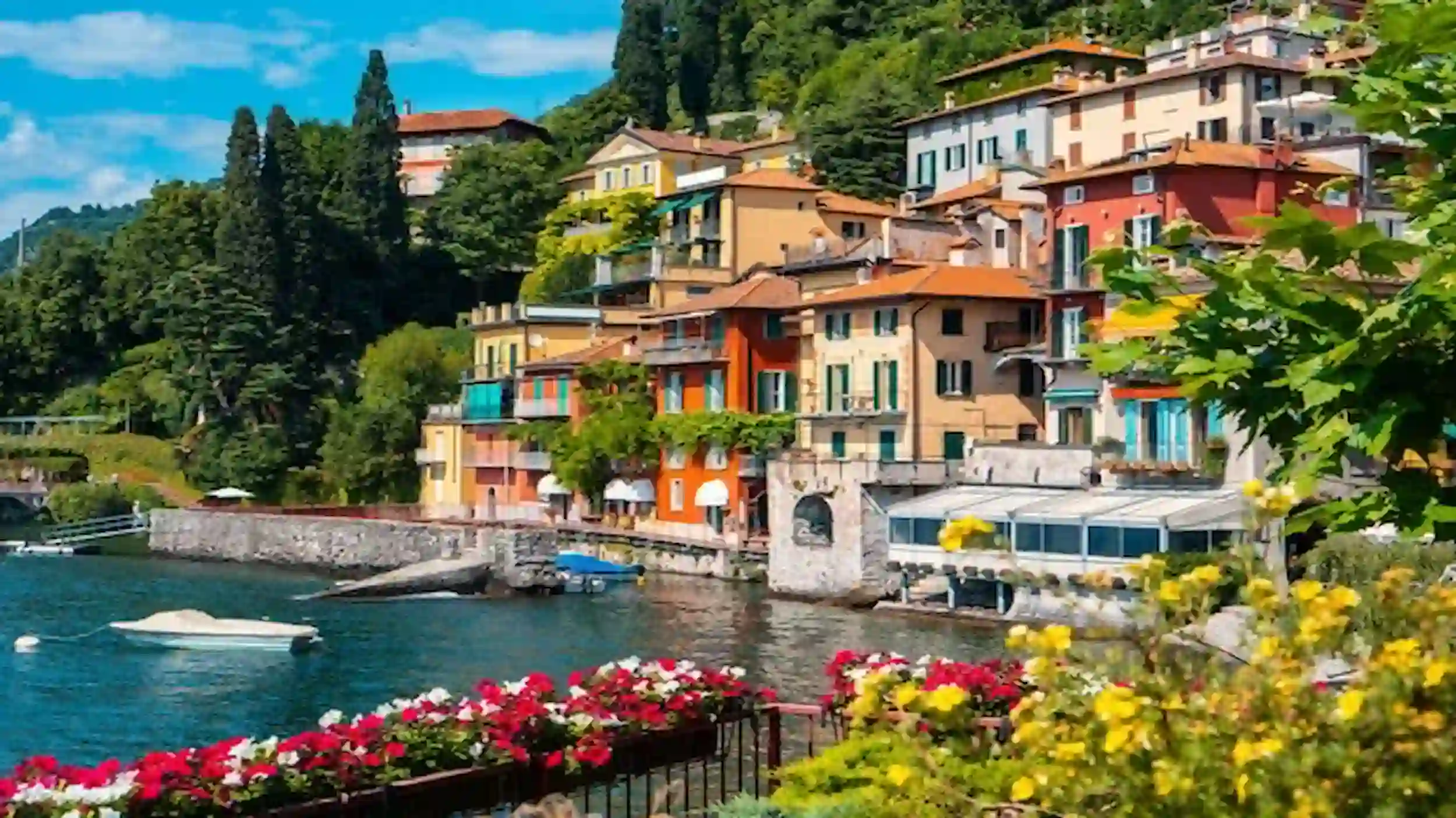 Where to stay on Lake Como, houses on the water