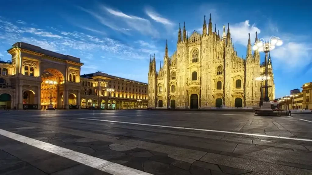 One day Milan itinerary, Piazza del Duomo