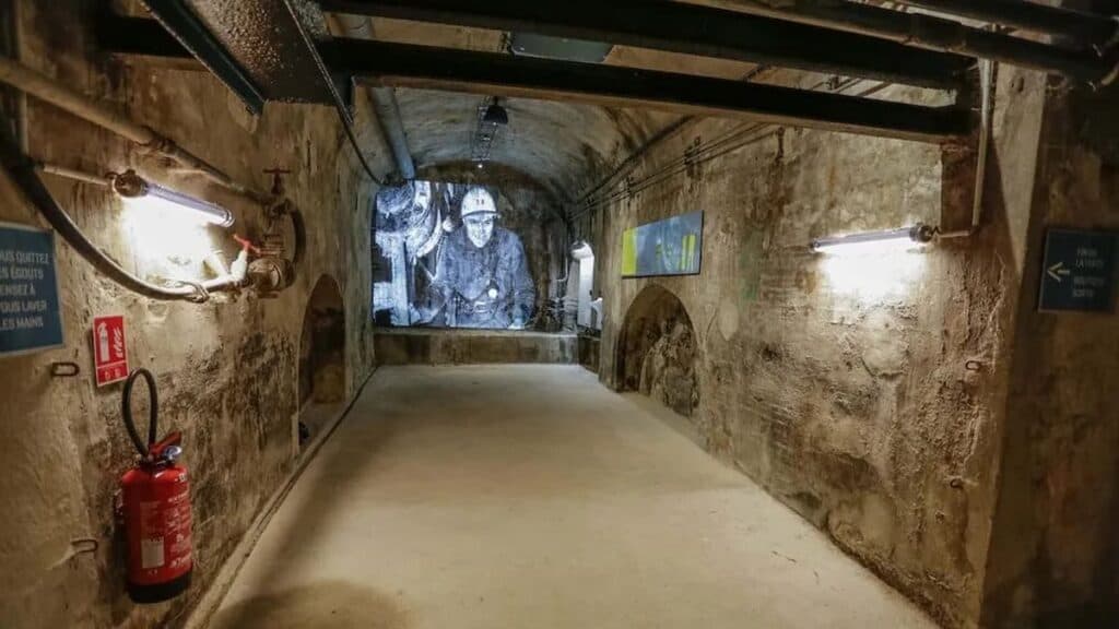 Paris Sewer Tour, tunnel art
