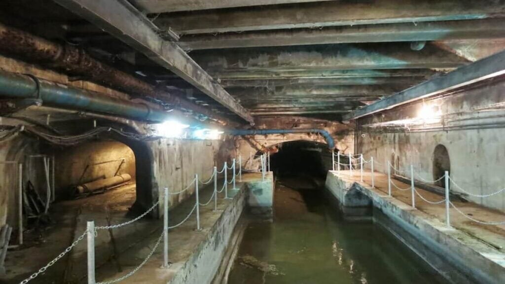 Paris Sewer Tour, water system