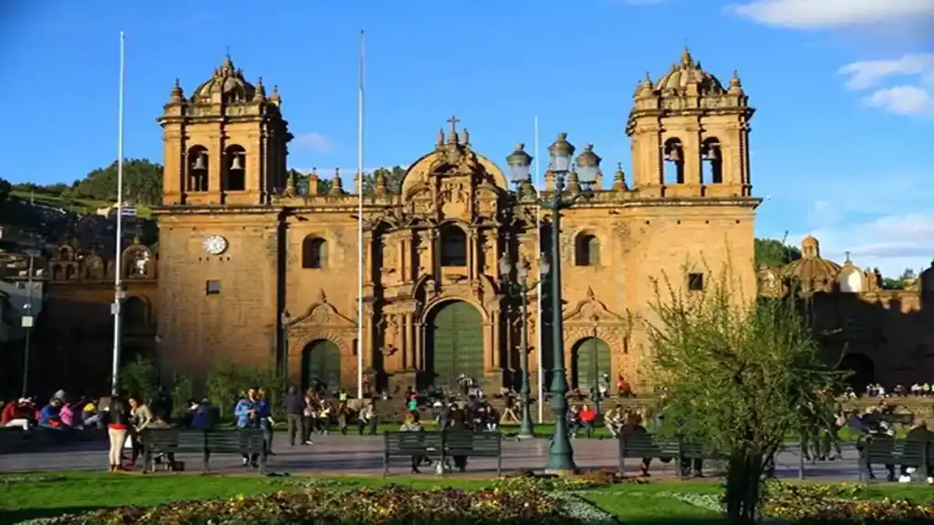 Things to do in Cusco Peru, Plaza Armas cathedral
