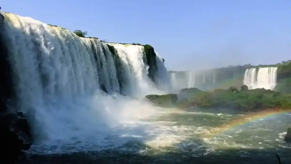 Things to see in Argentina, Iguazu Falls rainbow mist