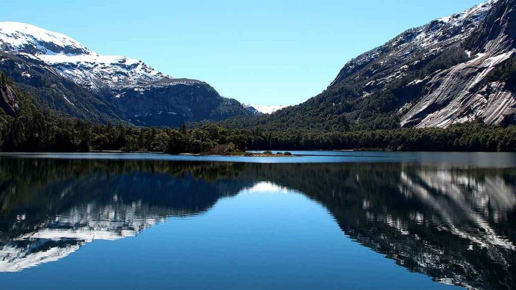 Things to see in Argentina, Bariloche lake mountain reflection