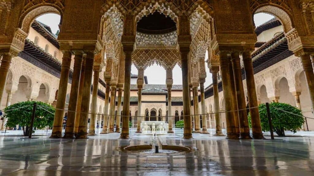 Prettiest cities in Spain, Granada Alhambra palace