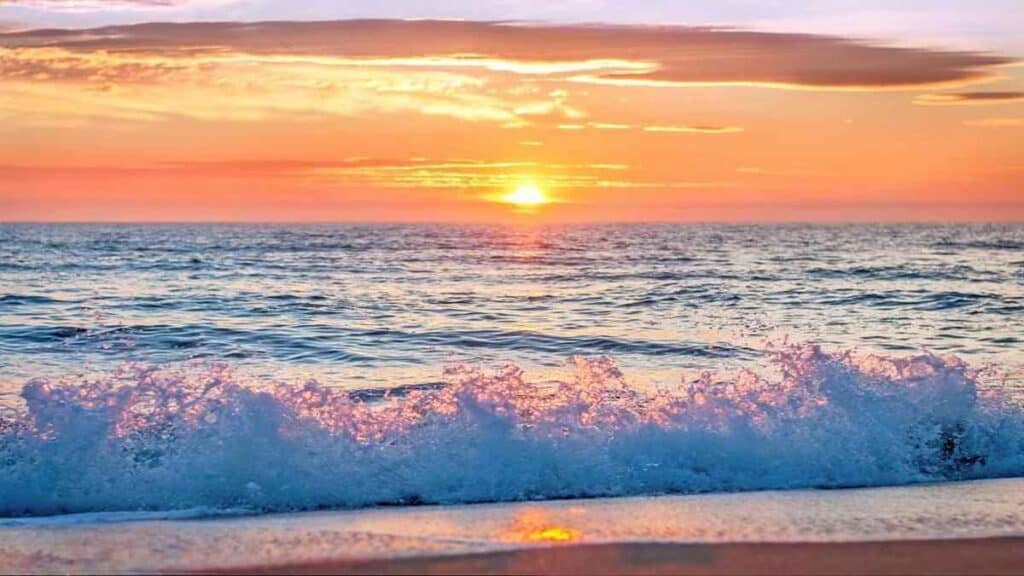 Best time to visit Punta Cana, ocean waves