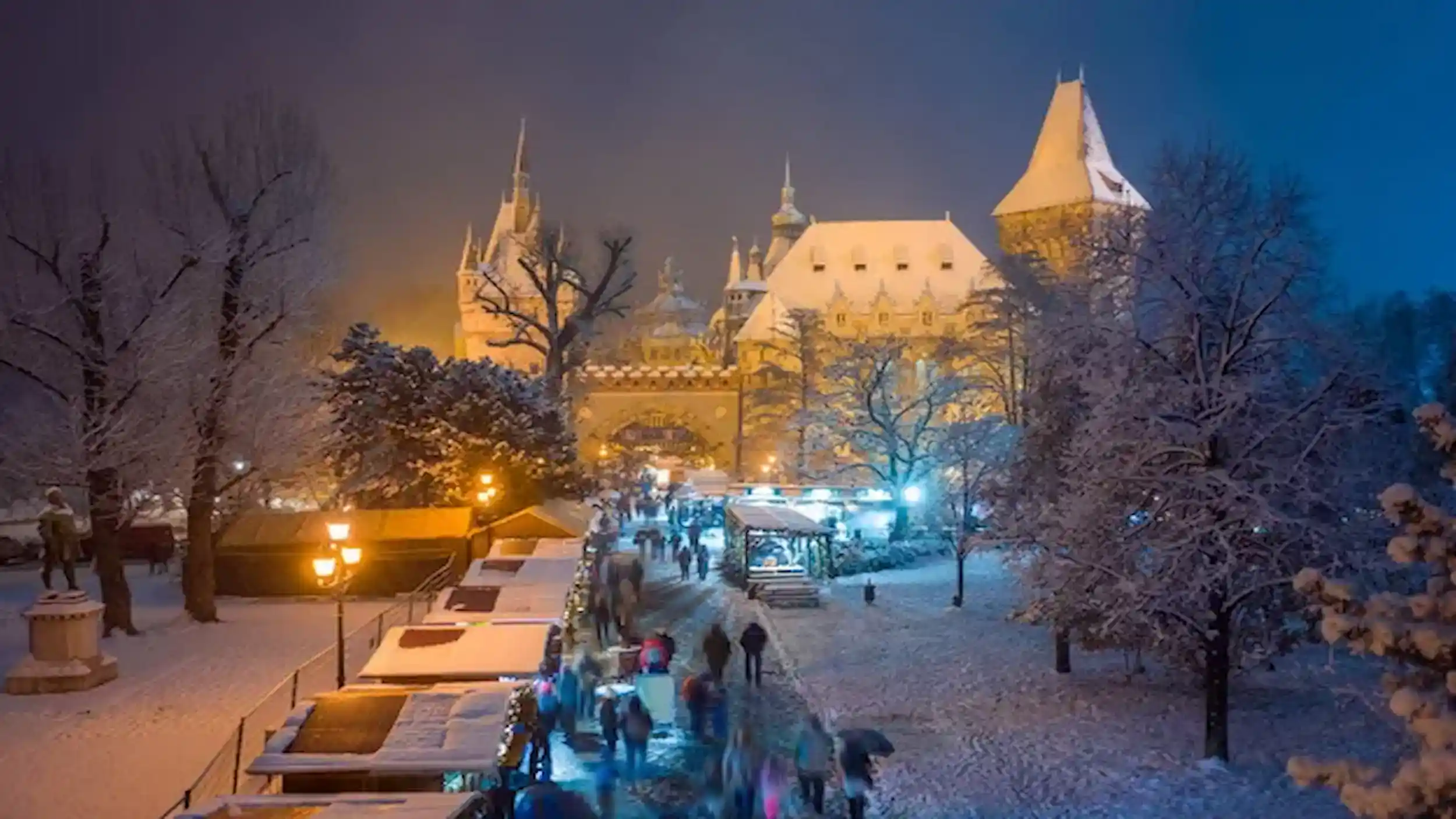 Budapest in December, Christmas market snowy