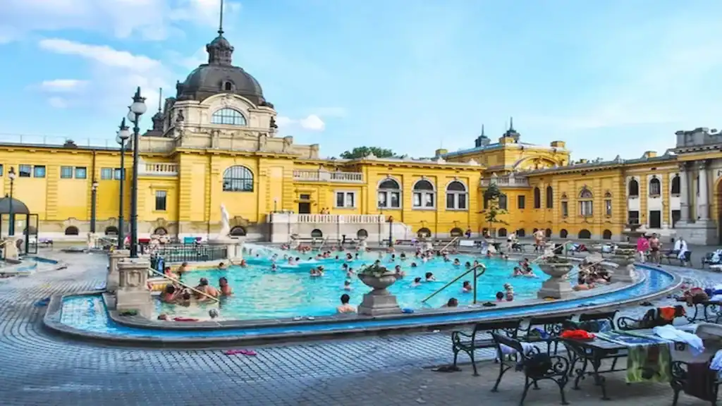 Budapest in December, Szรฉchenyi thermal baths