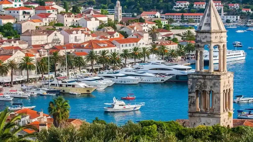 Things to do In Hvar, Town harbor