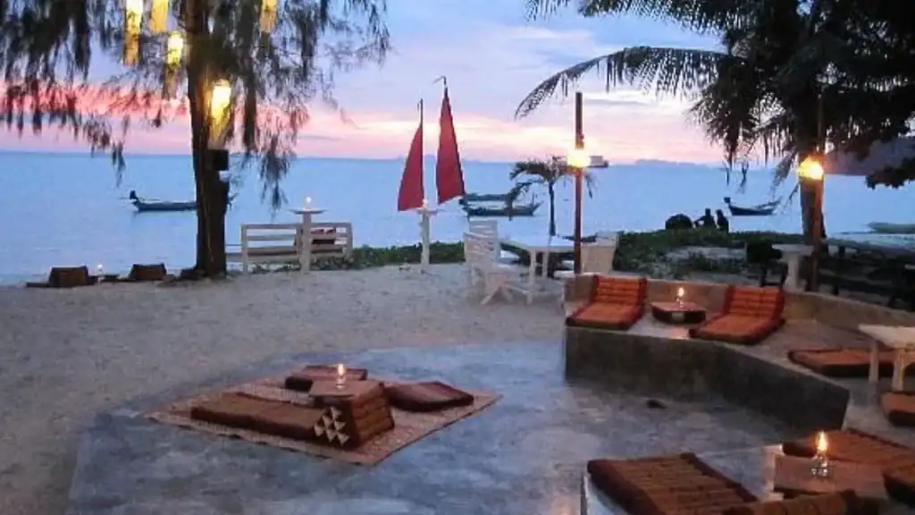 beach lounge Thong Sala