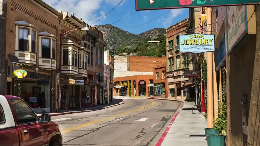 Things to do in Bisbee, colorful buildings