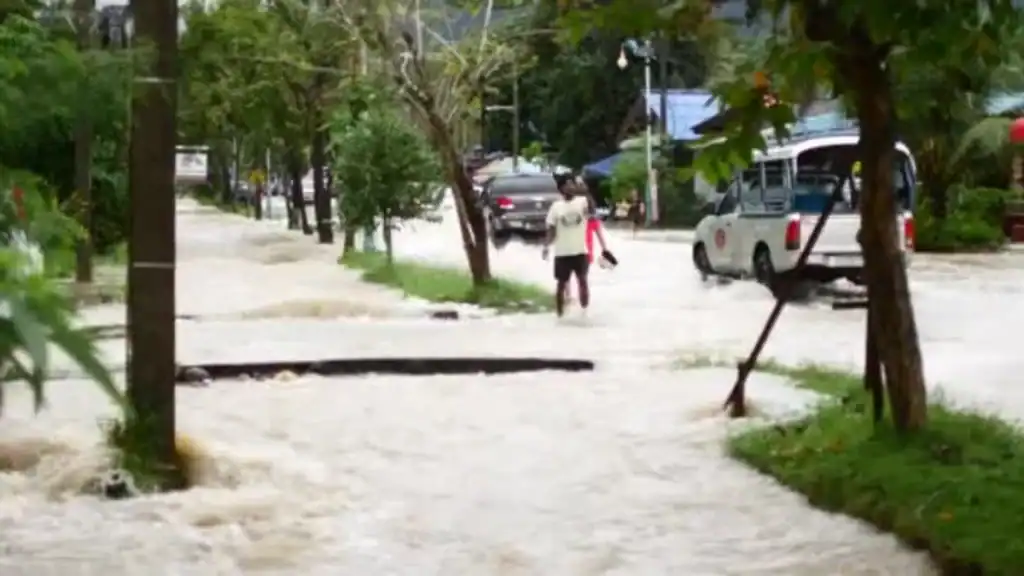 raining in winter in best time to visit Koh Phangan
