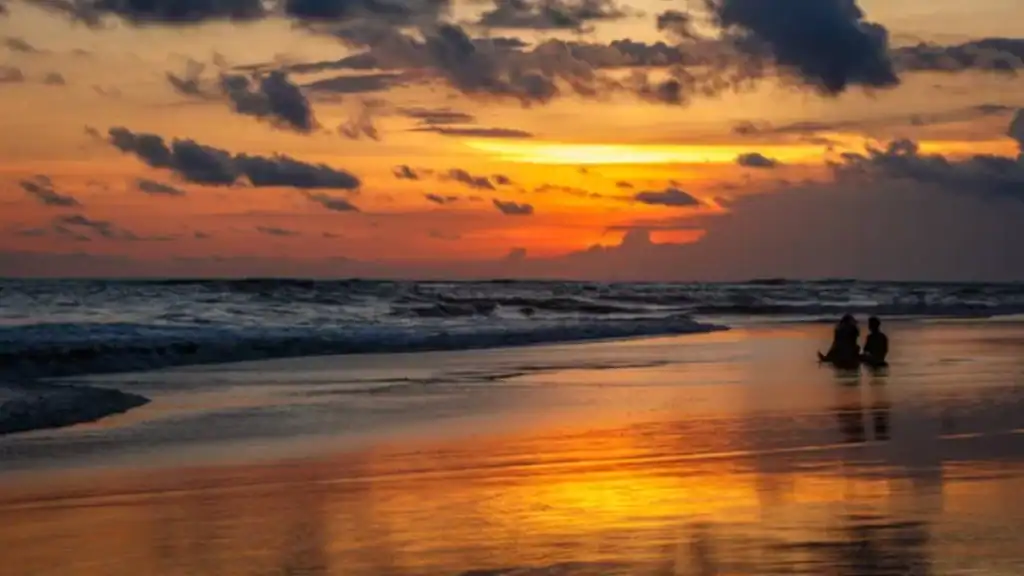 surf-spots-in-canggu-sunset