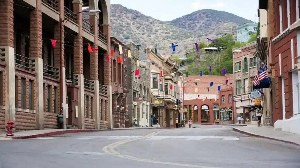 Things to do in Bisbee, victorian houses