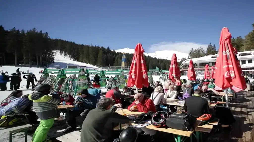 Is Bansko Worth Visiting for its lively social scene with outdoor dining areas