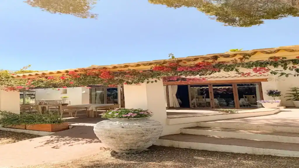 Ca Pepe with charming Mediterranean garden setting.