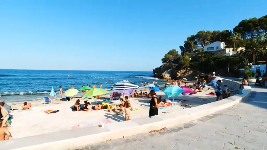 Cala De Fustera beach in Benissa with coastal villas backdrop.