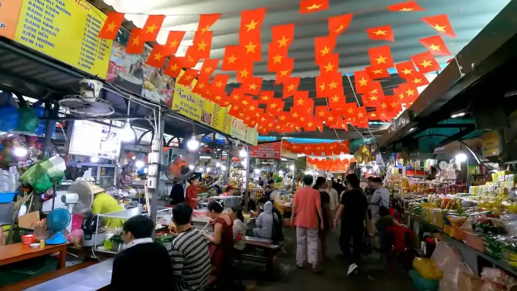 Dong Ba Market in Hue shows why is Hue worth visiting with festive atmosphere