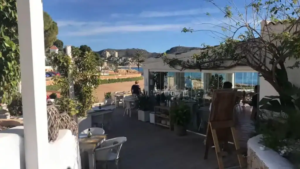 El Chamizo restaurant terrace with panoramic Mediterranean sea views.