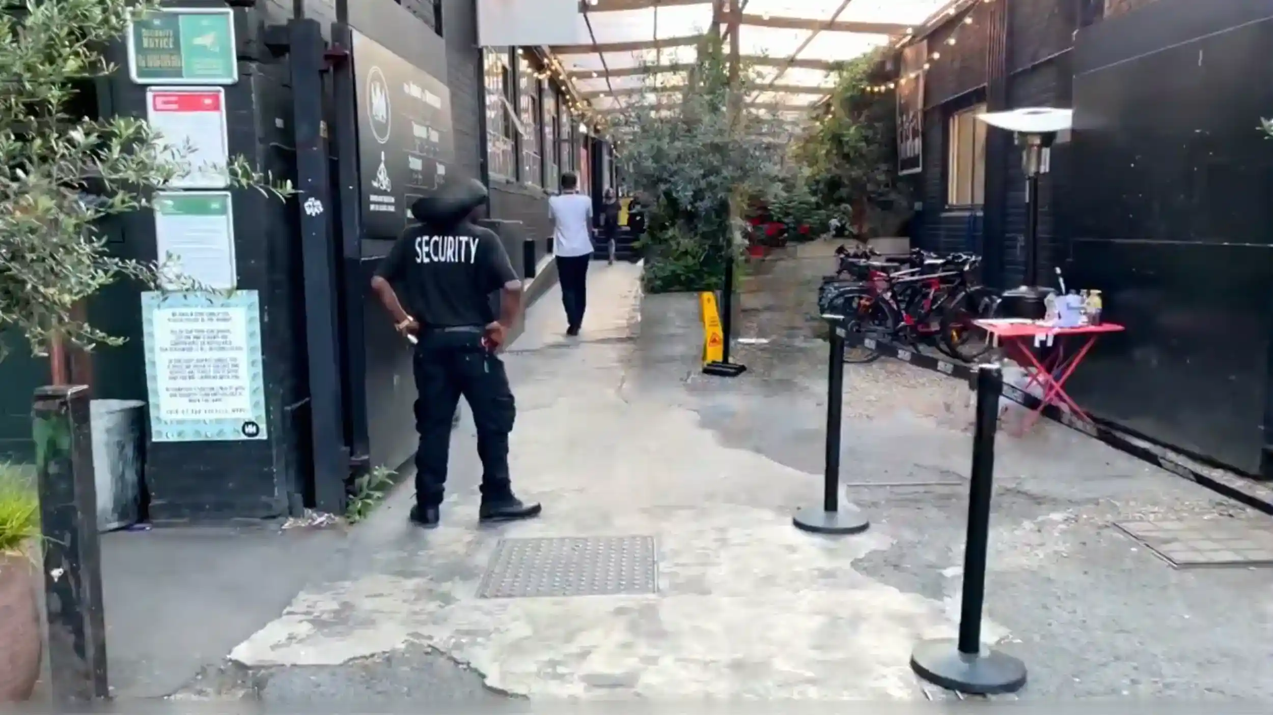 Is Elephant and Castle safe at Mercato Metropolitano entrance with security personnel present