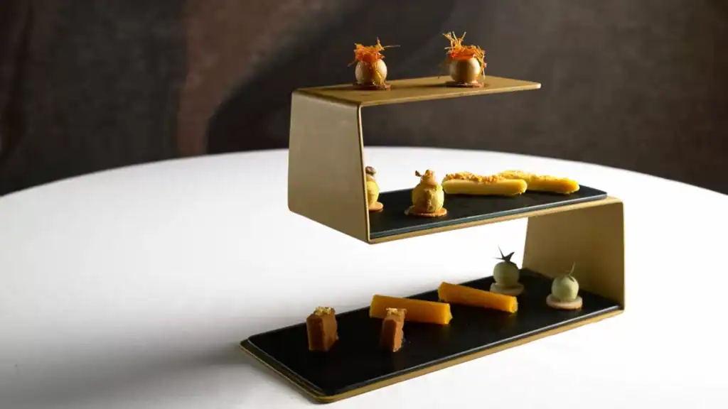 Moraira restaurants worth visiting include Nazario Cano with exquisite gourmet presentation.