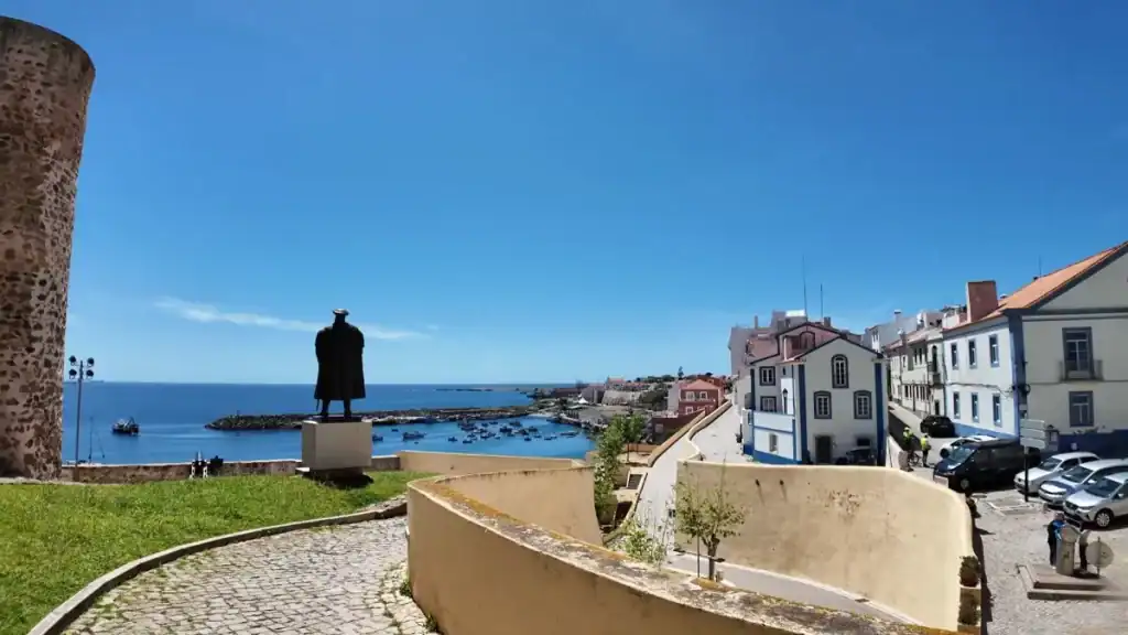 Vasco da Gama statue in Sines