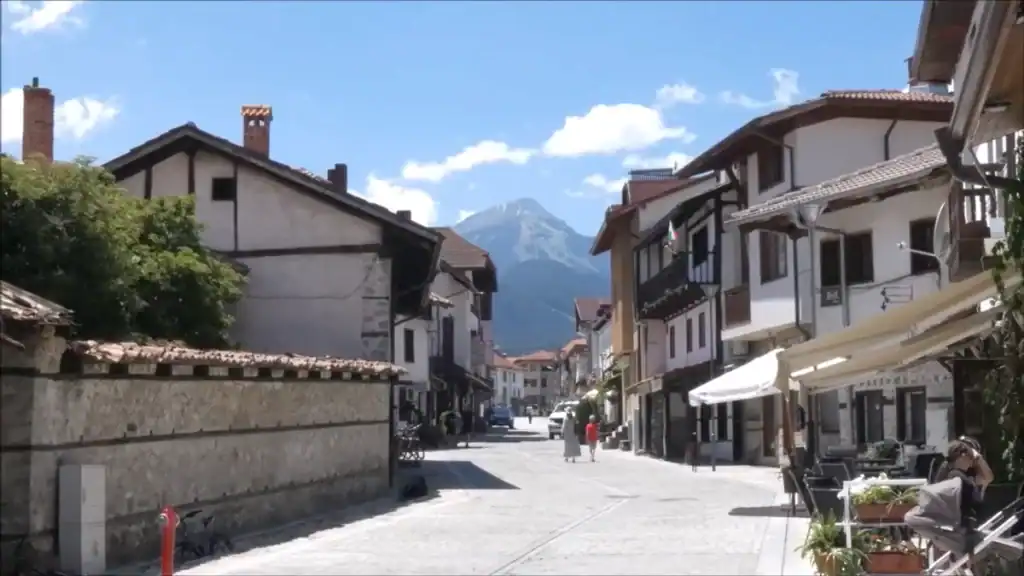 Is Bansko Worth Visiting during summer with traditional architecture and mountain views