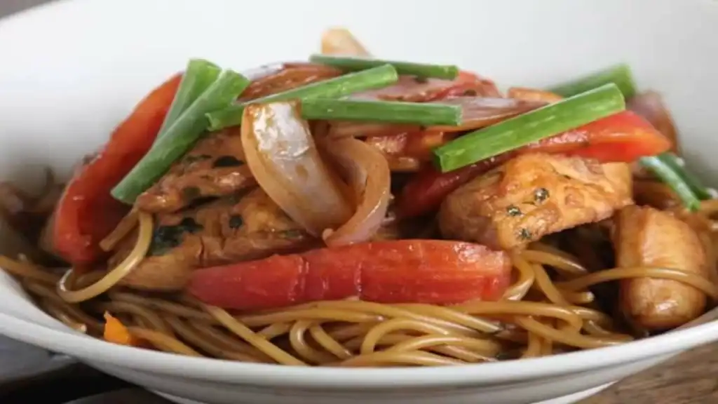 Tallarin Saltado Peruvian stir-fry noodles with chicken and peppers