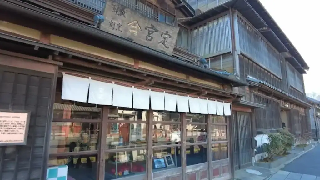 Traditional wooden merchant shop with 4 hours in Sawara historic district
