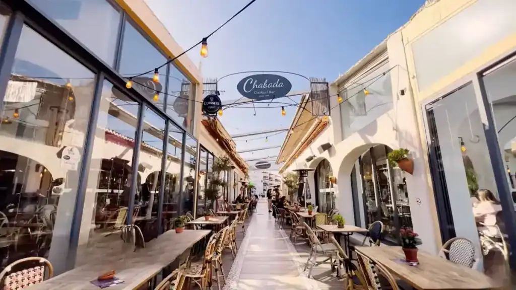 Moraira vs Calpe dining alley with covered terrace and cocktail bars.