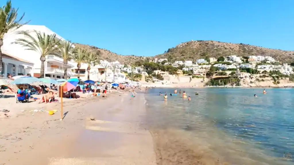 Moraira vs Calpe beachfront accommodation with sandy bay and villas.