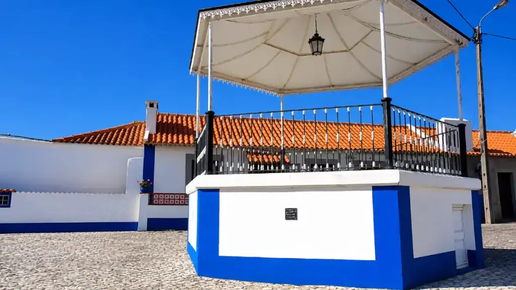 Octagonal bandstand with white canopy stands in Penedo's main square.